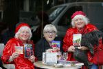 Amsterdam 12 mei 2015  
Nelly Frijda met 2 ex prostituees (ouwehoeren) Louise Fokkens en Martine Fokkens op terras