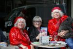 Amsterdam 12 mei 2015  
Nelly Frijda met 2 ex prostituees (ouwehoeren) Louise Fokkens en Martine Fokkens op terras