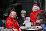 Amsterdam 12 mei 2015  
Nelly Frijda met 2 ex prostituees (ouwehoeren) Louise Fokkens en Martine Fokkens op terras