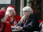 Amsterdam 12 mei 2015  
Nelly Frijda met 2 ex prostituees (ouwehoeren) Louise Fokkens en Martine Fokkens op terras