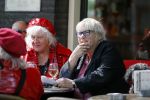 Amsterdam 12 mei 2015  
Nelly Frijda met 2 ex prostituees (ouwehoeren) Louise Fokkens en Martine Fokkens op terras