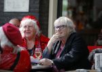 Amsterdam 12 mei 2015  
Nelly Frijda met 2 ex prostituees (ouwehoeren) Louise Fokkens en Martine Fokkens op terras