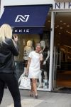 Amsterdam 22 mei 2015
Nikkie Plessen wordt voor haar winkel gefotografeerd.