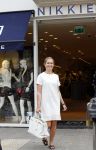 Amsterdam 22 mei 2015
Nikkie Plessen wordt voor haar winkel gefotografeerd.