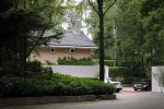 Blaricum 14 juni 2015
Rene Froger heeft een surprise feestje voor zijn vrouw Natasja georganiseerd voor haar 50e verjaardag. Het feest vindt plaats in de tuin van hun huis.