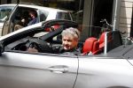 Amsterdam 28 mei 2015
Rene Froger in zijn Mercedes SL AMG Cabrio in amsterdam zuid.