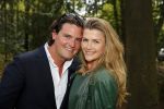 Hilversum 1 mei 2015
Boek presentatie van LUV. Marga Scheide en Jose Hoebee zijn aanwezig in de wisseloord studio's.
Peter Boonstra is de maker van het boek.
Renee Gunning met vriend