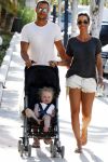 ibiza 15 mei 2015
Renee Vervoorn met man Guy v d Reijden en dochter Monroe op ibiza