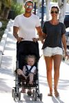 ibiza 15 mei 2015
Renee Vervoorn met man Guy v d Reijden en dochter Monroe op ibiza