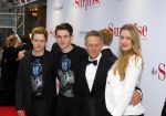 Amsterdam 18 mei 2015
Premiere de surprise van Mike v Diem met in de hoofdrollen Georgina Verbaan en Jeroen v Koningsbrugge. De premiere was in Tuschinski. Ronald Top met ....