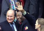 Rotterdam, 2 Juli 2000
Finale EK 2000 Frankrijk-Italie, eindstand 2-1
Pele met Fifa president Sepp Blatter