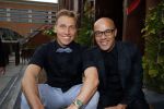 Amsterdam 11 mei 2015 
Jon v Eerd en zijn partner Ton vieren hun 30 jarig huwelijk met een feest met vele collega's. Stanley Burlesson met vriend