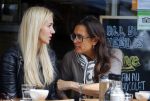 Amsterdam 20 mei 2015    
Suzanne Klemann met een kennis op terras.