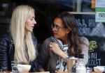 Amsterdam 20 mei 2015    
Suzanne Klemann met een kennis op terras.