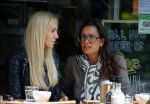 Amsterdam 20 mei 2015    
Suzanne Klemann met een kennis op terras.