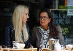 Amsterdam 20 mei 2015    
Suzanne Klemann met een kennis op terras.