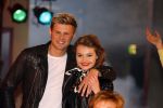 Amsterdam 8 mei 2015  
Albert Verlinde presenteert de cast van Grease met oaTim Douwsma , Vajen van den Bosch Rene v Kooten Tommie Christiaan en Mylene d'Anjou.
De presentatie is bij de westergasfabriek.