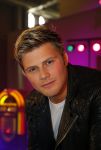 Amsterdam 8 mei 2015  
Albert Verlinde presenteert de cast van Grease met oaTim Douwsma , Vajen van den Bosch Rene v Kooten Tommie Christiaan en Mylene d'Anjou.
De presentatie is bij de westergasfabriek.