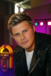 Amsterdam 8 mei 2015  
Albert Verlinde presenteert de cast van Grease met oaTim Douwsma , Vajen van den Bosch Rene v Kooten Tommie Christiaan en Mylene d'Anjou.
De presentatie is bij de westergasfabriek.