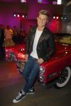 Amsterdam 8 mei 2015  
Albert Verlinde presenteert de cast van Grease met oaTim Douwsma , Vajen van den Bosch Rene v Kooten Tommie Christiaan en Mylene d'Anjou.
De presentatie is bij de westergasfabriek.