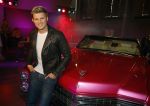Amsterdam 8 mei 2015  
Albert Verlinde presenteert de cast van Grease met oaTim Douwsma , Vajen van den Bosch Rene v Kooten Tommie Christiaan en Mylene d'Anjou.
De presentatie is bij de westergasfabriek.