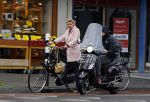 Amsterdam 29 mei 2015
Tjitske Reidinga op de fiets in Amsterdam.