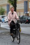 Amsterdam 29 mei 2015
Tjitske Reidinga op de fiets in Amsterdam.