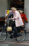 Amsterdam 29 mei 2015
Tjitske Reidinga op de fiets in Amsterdam.
