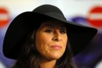 Schiphol 20 mei 2015
Trijntje Oosterhuis arriveert op schiphol na songfestival. Haar vriend Alvin Lewis alsmede haar stylist Ruud van der Peijl zijn ook aanwezig.