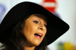 Schiphol 20 mei 2015
Trijntje Oosterhuis arriveert op schiphol na songfestival. Haar vriend Alvin Lewis alsmede haar stylist Ruud van der Peijl zijn ook aanwezig.