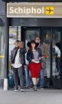 Schiphol 20 mei 2015
Trijntje Oosterhuis arriveert op schiphol na songfestival. Haar vriend Alvin Lewis alsmede haar stylist Ruud van der Peijl zijn ook aanwezig.