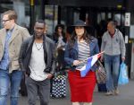 Schiphol 20 mei 2015
Trijntje Oosterhuis arriveert op schiphol na songfestival. Haar vriend Alvin Lewis alsmede haar stylist Ruud van der Peijl zijn ook aanwezig.