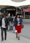 Schiphol 20 mei 2015
Trijntje Oosterhuis arriveert op schiphol na songfestival. Haar vriend Alvin Lewis alsmede haar stylist Ruud van der Peijl zijn ook aanwezig.