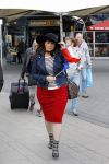 Schiphol 20 mei 2015
Trijntje Oosterhuis arriveert op schiphol na songfestival. Haar vriend Alvin Lewis alsmede haar stylist Ruud van der Peijl zijn ook aanwezig.