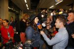 Schiphol 20 mei 2015
Trijntje Oosterhuis arriveert op schiphol na songfestival. Haar vriend Alvin Lewis alsmede haar stylist Ruud van der Peijl zijn ook aanwezig.