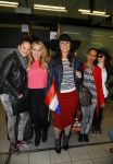 Schiphol 20 mei 2015
Trijntje Oosterhuis arriveert op schiphol na songfestival. Haar vriend Alvin Lewis alsmede haar stylist Ruud van der Peijl zijn ook aanwezig.