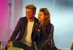 Amsterdam 8 mei 2015  
Albert Verlinde presenteert de cast van Grease met oaTim Douwsma , Vajen van den Bosch Rene v Kooten Tommie Christiaan en Mylene d'Anjou.
De presentatie is bij de westergasfabriek.