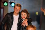Amsterdam 8 mei 2015  
Albert Verlinde presenteert de cast van Grease met oaTim Douwsma , Vajen van den Bosch Rene v Kooten Tommie Christiaan en Mylene d'Anjou.
De presentatie is bij de westergasfabriek.