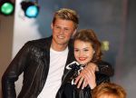 Amsterdam 8 mei 2015  
Albert Verlinde presenteert de cast van Grease met oaTim Douwsma , Vajen van den Bosch Rene v Kooten Tommie Christiaan en Mylene d'Anjou.
De presentatie is bij de westergasfabriek.