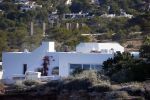 Ibiza 7 juni 2015
De laatste loodjes bij de verbouwing van het huis/villa van Yolanthe Sneijder Cabau en Wesley Sneijder op ibiza