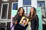 Amsterdam, 4 Juni 2015
Uitreiking boek Xelly Cabau v Kasbergen door haar huus Yolanthe Sneijder Cabau.