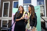 Amsterdam, 4 Juni 2015
Uitreiking boek Xelly Cabau v Kasbergen door haar huus Yolanthe Sneijder Cabau.