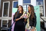 Amsterdam, 4 Juni 2015
Uitreiking boek Xelly Cabau v Kasbergen door haar huus Yolanthe Sneijder Cabau.