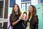 Amsterdam, 4 Juni 2015
Uitreiking boek Xelly Cabau v Kasbergen door haar huus Yolanthe Sneijder Cabau.