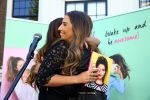 Amsterdam, 4 Juni 2015
Uitreiking boek Xelly Cabau v Kasbergen door haar huus Yolanthe Sneijder Cabau.