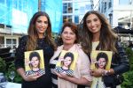 Amsterdam, 4 Juni 2015
Uitreiking boek Xelly Cabau v Kasbergen door haar huus Yolanthe Sneijder Cabau.