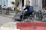Amsterdam 31 mei 2016
Zangeres Adele met zoontje man en beveiliging op de fiets in Amsterdam.