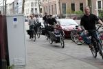 Amsterdam 31 mei 2016
Zangeres Adele met zoontje man en beveiliging op de fiets in Amsterdam.