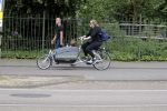 Amsterdam 31 mei 2016
Zangeres Adele met zoontje man en beveiliging op de fiets in Amsterdam.