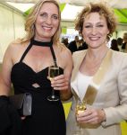 Amsterdam 4 juni 2016
Amsterdam Dam diner in de HMH tbv het aidsfonds. Dominqie v d Heyde met Annet de Jong